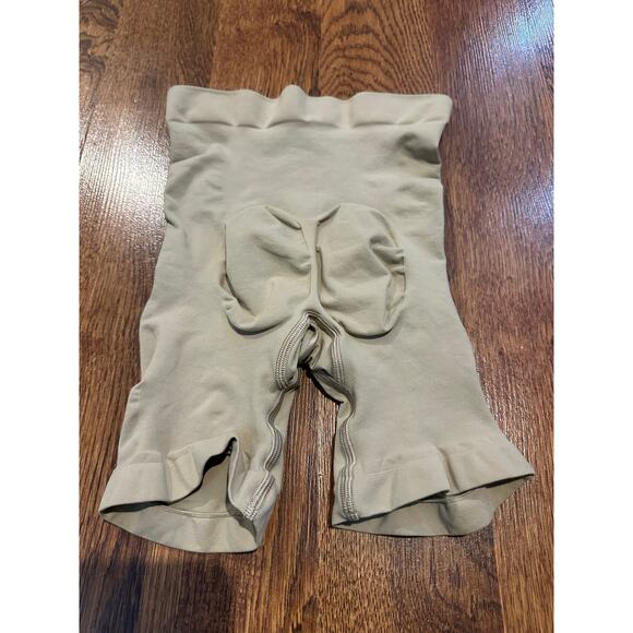 SKIMS Women's Seamless Sculpt High Waisted Shaping Shorts Size Medium Beige - Picture 2 of 5